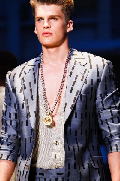 Look 65